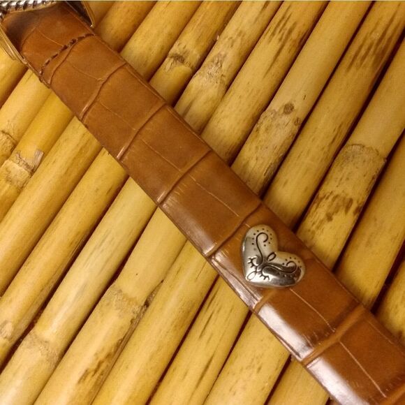 NWOT Brown 100% Leather Belt Silver Hardware Hearts & Buckle Closure Small - Picture 8 of 9